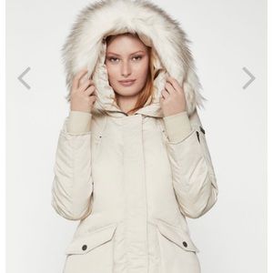 AMAZING JACKET WITH FURR HOOD (NWT)